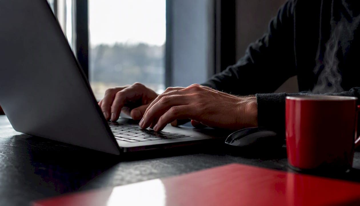 How to Summarize YouTube on Desktop: Decide in 60 Seconds