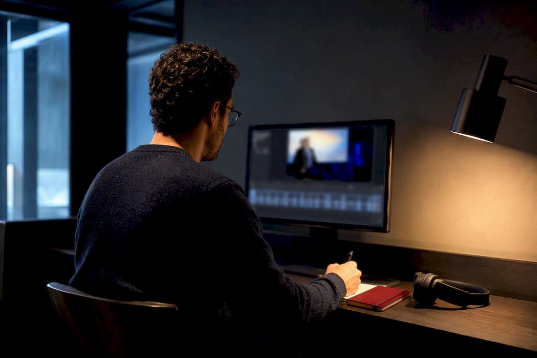 Decide Fast: AI Drafts and a Human Check to Summarize YouTube Webinars